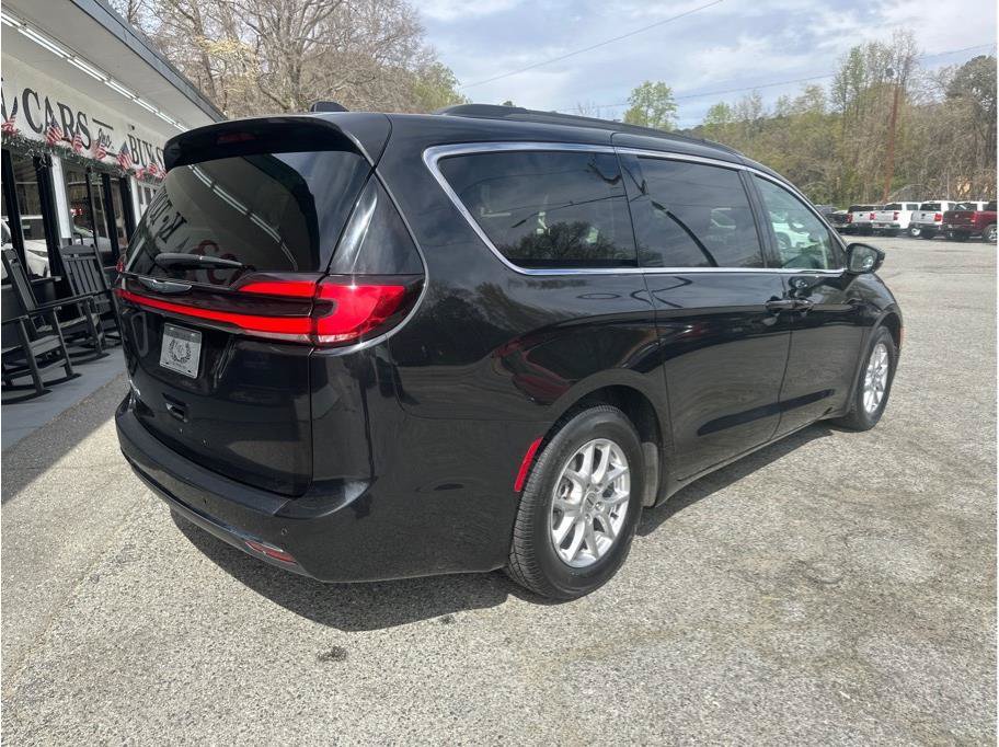 Used 2022 Chrysler Pacifica Touring-L FWD image 6