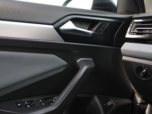 Used 2025 Volkswagen Jetta SE w/ Sunroof Package image 13