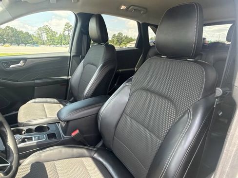 Used 2023 Ford Escape SE FWD image 14