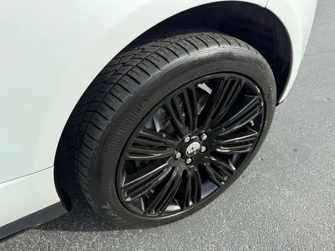 Used 2017 Land Rover Range Rover Long Wheelbase Autobiography image 12