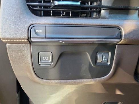 Certified 2022 Cadillac Escalade Premium Luxury RWD image 7