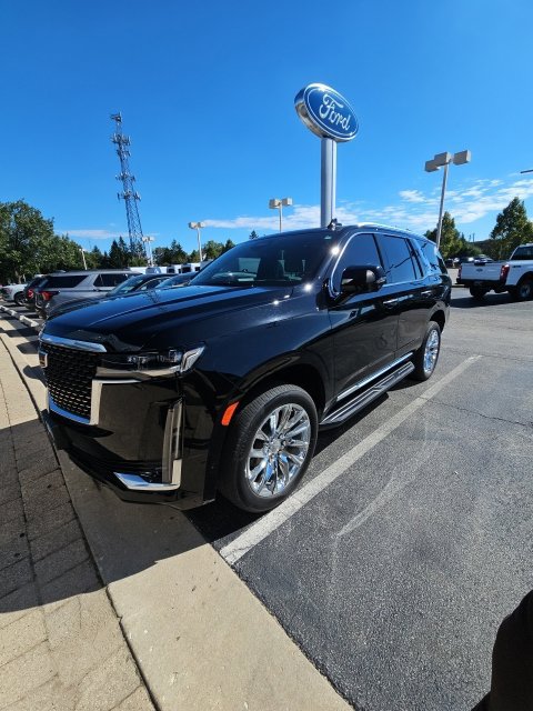 Used 2023 Cadillac Escalade Premium Luxury w/ LPO, Radiant Package AWD/4WD image 2