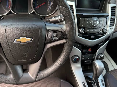 Used 2015 Chevrolet Cruze LT image 32