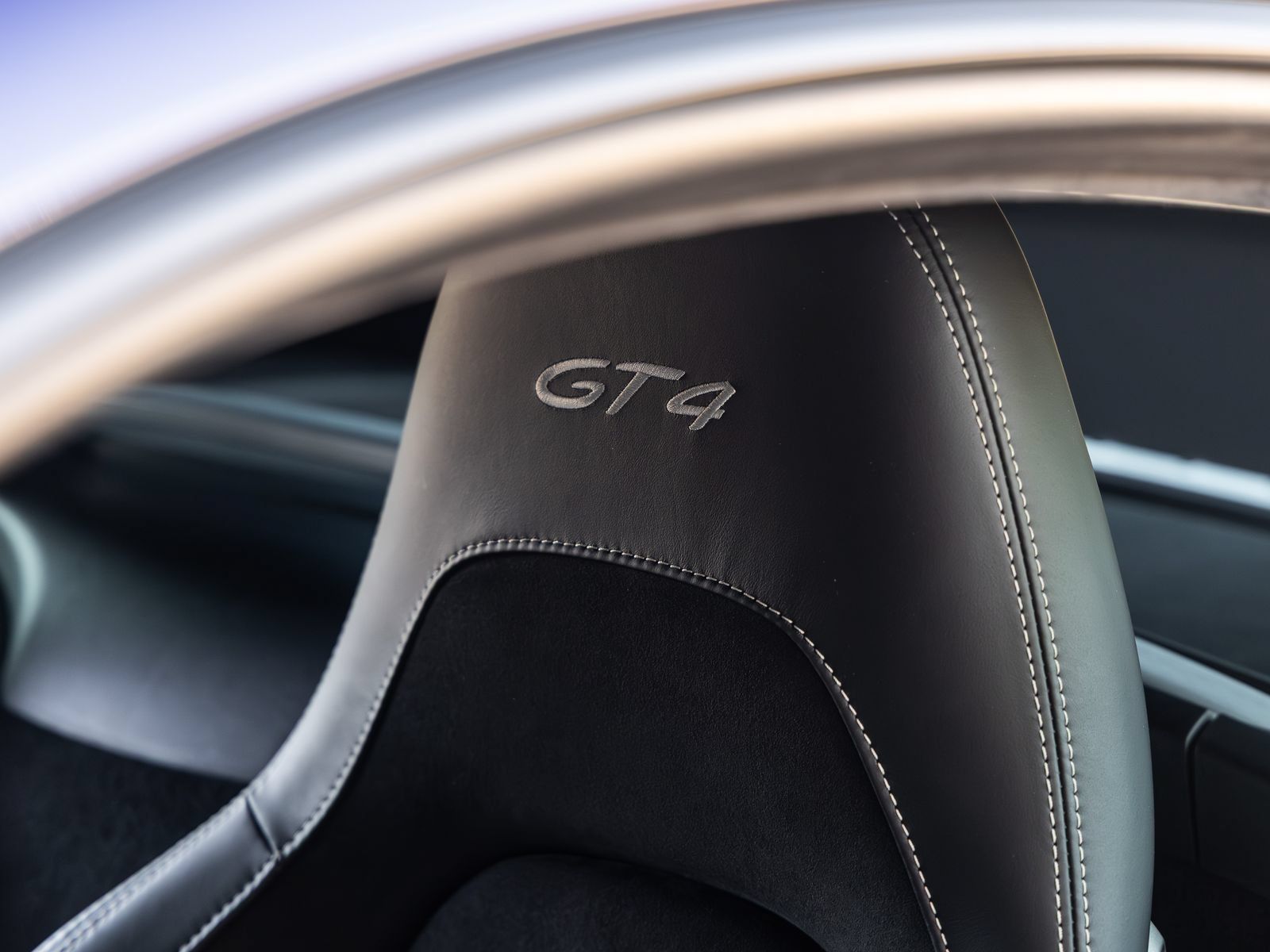 Certified 2020 Porsche 718 Cayman GT4 RWD image 34