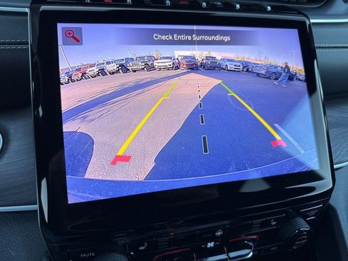 Certified 2024 Jeep Grand Cherokee Limited w/ Black Appearance Package image 8