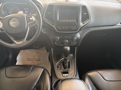 Used 2019 Jeep Cherokee Latitude Plus FWD image 10