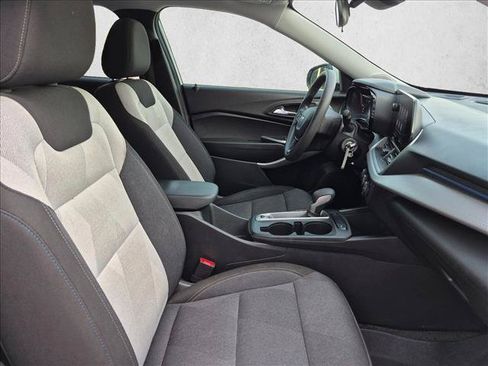 Used 2024 Chevrolet Trax LS w/ LS Convenience Package FWD image 19