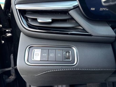 Used 2025 Buick Enclave Preferred FWD image 25