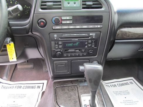 Used 2004 Nissan Pathfinder LE Platinum RWD image 11