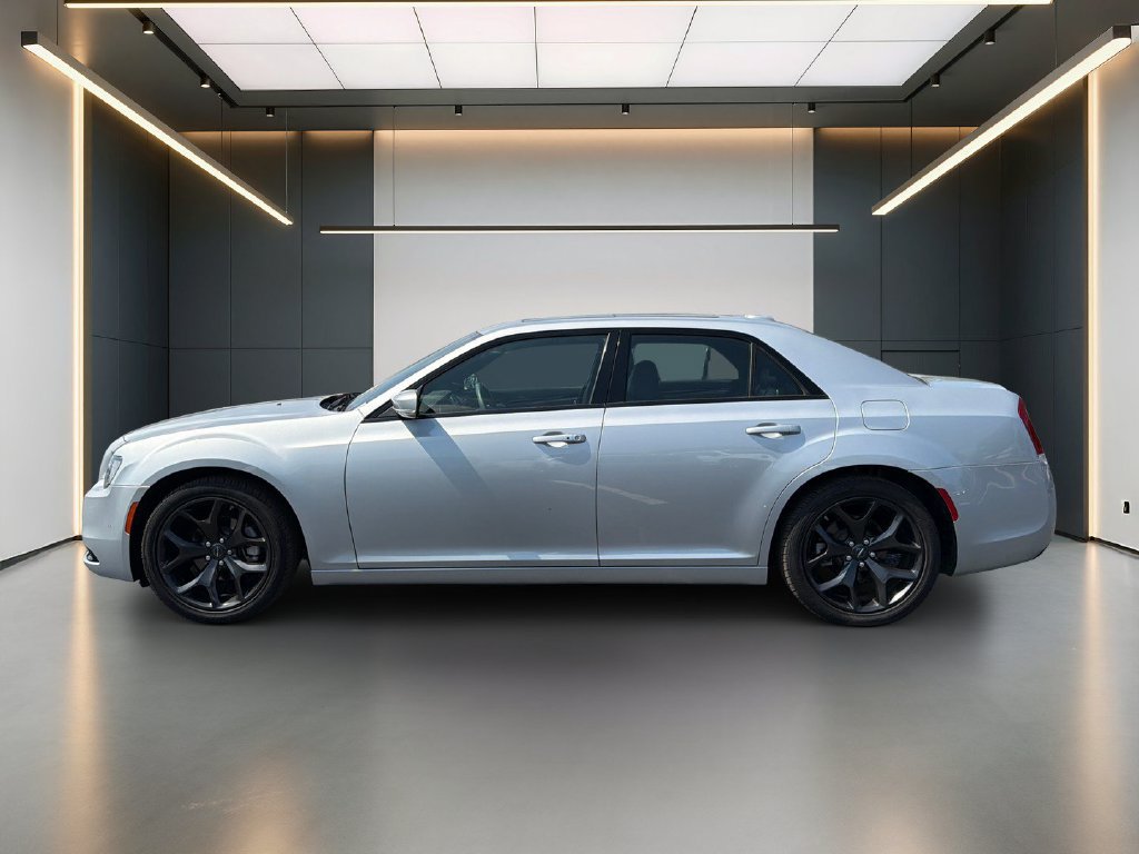 Used 2022 Chrysler 300 S RWD image 2