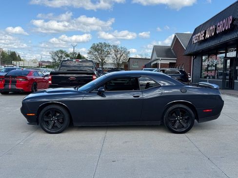 Used 2018 Dodge Challenger SXT RWD image 4