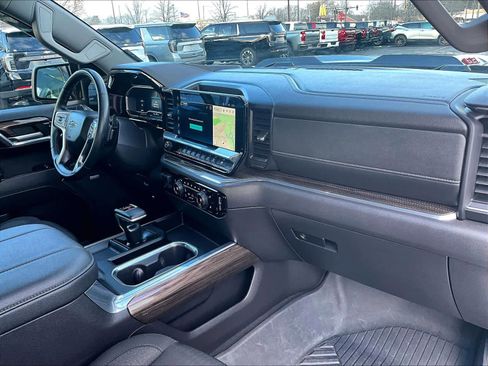 Used 2024 Chevrolet Silverado 1500 LT Trail Boss w/ Convenience Package II image 21