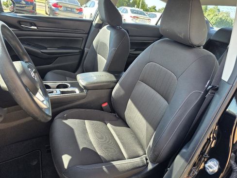 Used 2024 Nissan Altima 2.5 SV FWD image 13