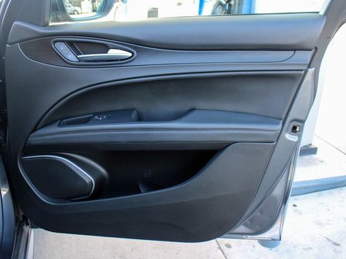 Used 2018 Alfa Romeo Stelvio AWD image 39