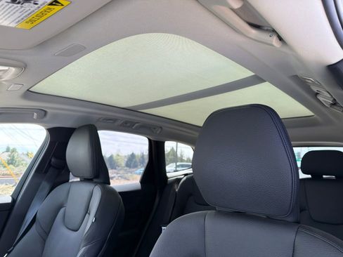 Used 2025 Volvo XC60 B5 Plus AWD/4WD image 17