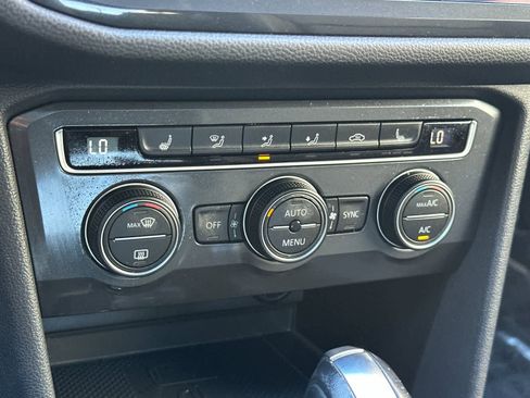 Used 2020 Volkswagen Tiguan SE w/ Panoramic Sunroof Package image 21