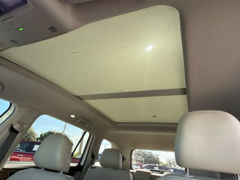 Used 2024 Volkswagen Atlas SE w/ Panoramic Sunroof Package FWD image 27