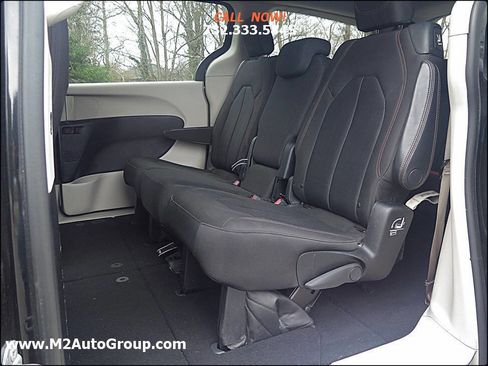 Used 2017 Chrysler Pacifica Touring image 12