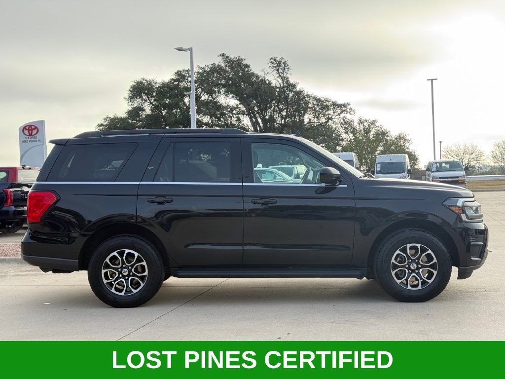 Used 2024 Ford Expedition XLT AWD/4WD image 5