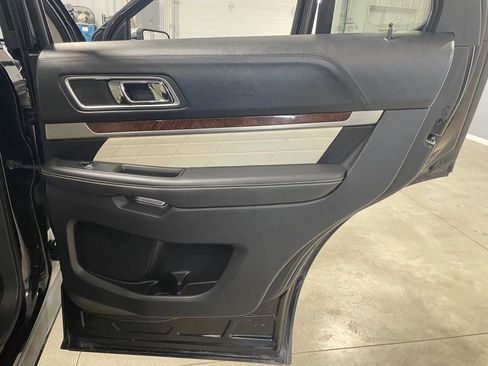 Used 2016 Ford Explorer Platinum image 28