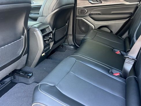 New 2026 Jeep Grand Cherokee Limited AWD/4WD image 12