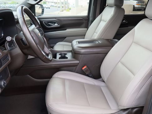 Used 2024 Chevrolet Suburban LT RWD image 22