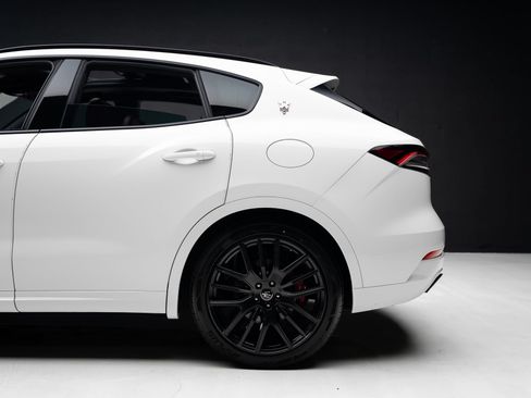 Used 2022 Maserati Levante GT AWD/4WD image 21