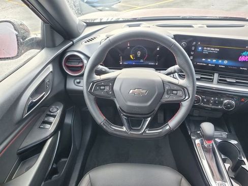 Certified 2024 Chevrolet Trax RS w/ Sunroof Package image 15