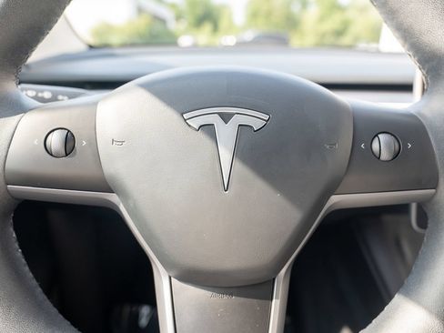 Used 2023 Tesla Model Y Long Range AWD/4WD image 15