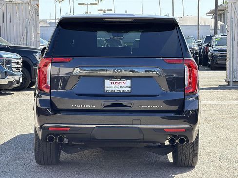 Used 2023 GMC Yukon Denali Ultimate AWD/4WD image 6