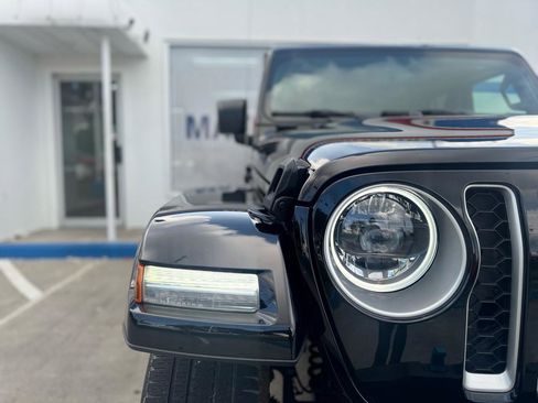 Used 2023 Jeep Wrangler Unlimited Sahara w/ Cold Weather Group AWD/4WD image 11