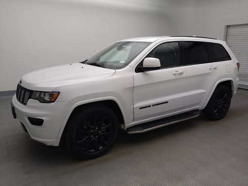 Used 2019 Jeep Grand Cherokee Altitude image 2