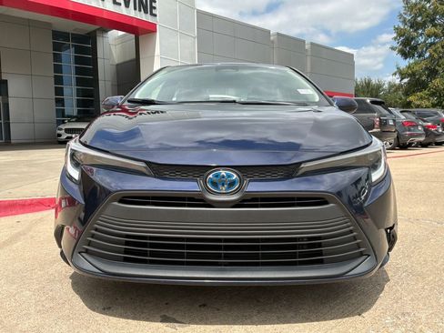 Used 2025 Toyota Corolla LE FWD image 3