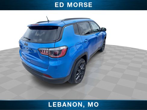 Used 2025 Jeep Compass Latitude w/ Convenience Group AWD/4WD image 8
