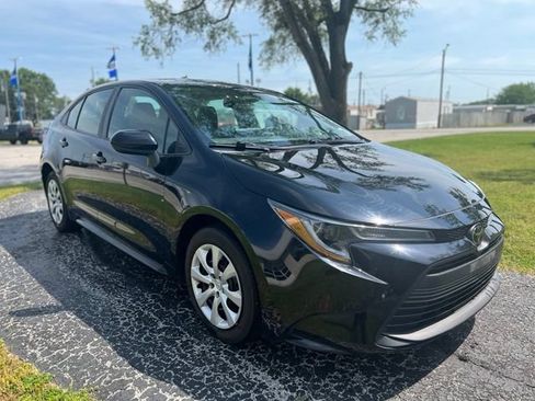 Used 2023 Toyota Corolla LE FWD image 2