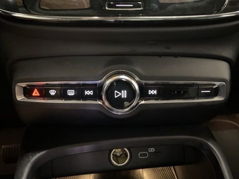 Used 2025 Volvo XC40 B5 Plus AWD/4WD image 57