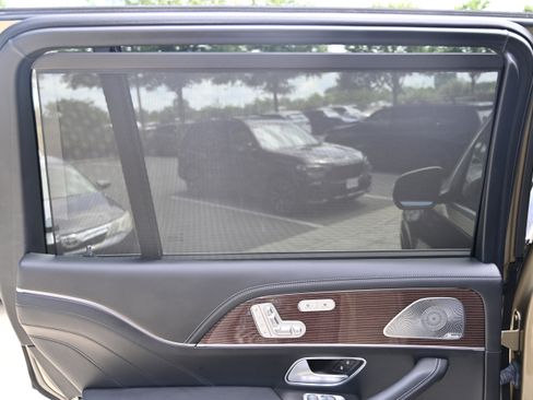 Used 2023 Mercedes-Benz Maybach GLS 600 4MATIC image 39