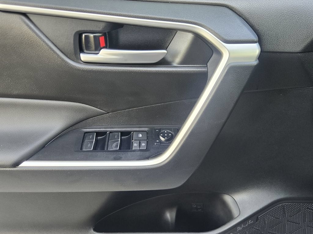Used 2025 Toyota RAV4 XLE Premium FWD image 25