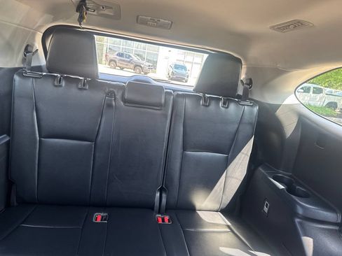Used 2022 Toyota Highlander XLE AWD/4WD image 30