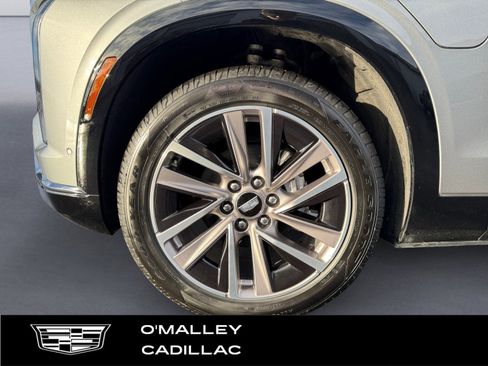 New 2026 Cadillac Vistiq Sport w/ LPO, Floor Liner Package image 9