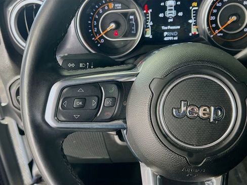 Used 2022 Jeep Wrangler Unlimited Sahara image 17