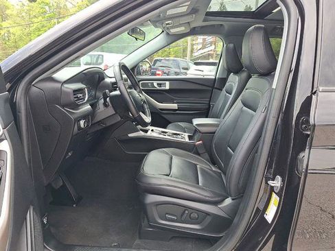 Certified 2022 Ford Explorer XLT w/ Equipment Group 202A AWD/4WD image 11
