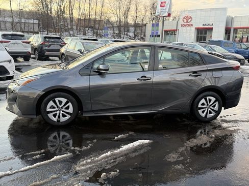 Certified 2018 Toyota Prius Two image 3