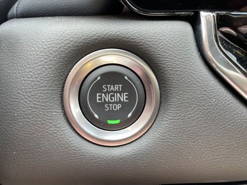 Used 2025 GMC Canyon Elevation image 20