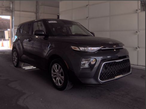 Used 2020 Kia Soul LX FWD image 2