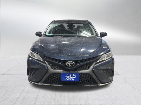 Used 2018 Toyota Camry SE image 2