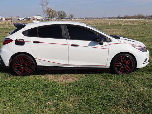 Used 2018 Chevrolet Cruze LT w/ Redline Edition image 11