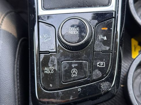 Used 2025 Kia Sportage EX image 32