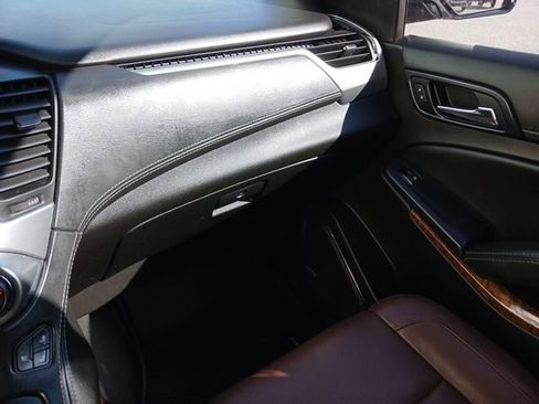 Used 2019 Chevrolet Suburban Premier w/ Premier Plus Edition RWD image 47