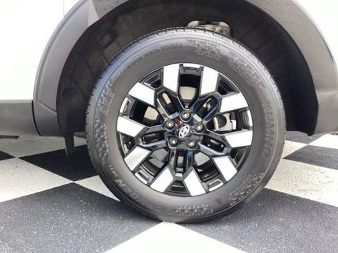 Used 2025 Hyundai Santa Cruz SEL FWD image 12